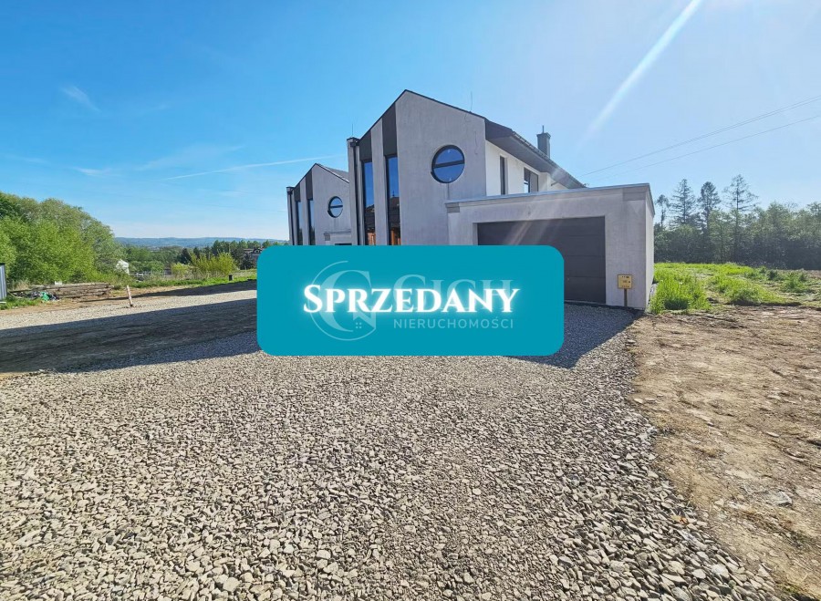 małopolskie, Miasto Tarn&oacute;w, Tuch&oacute;w, Dom w zabudowie szeregowej Tuch&oacute;w.