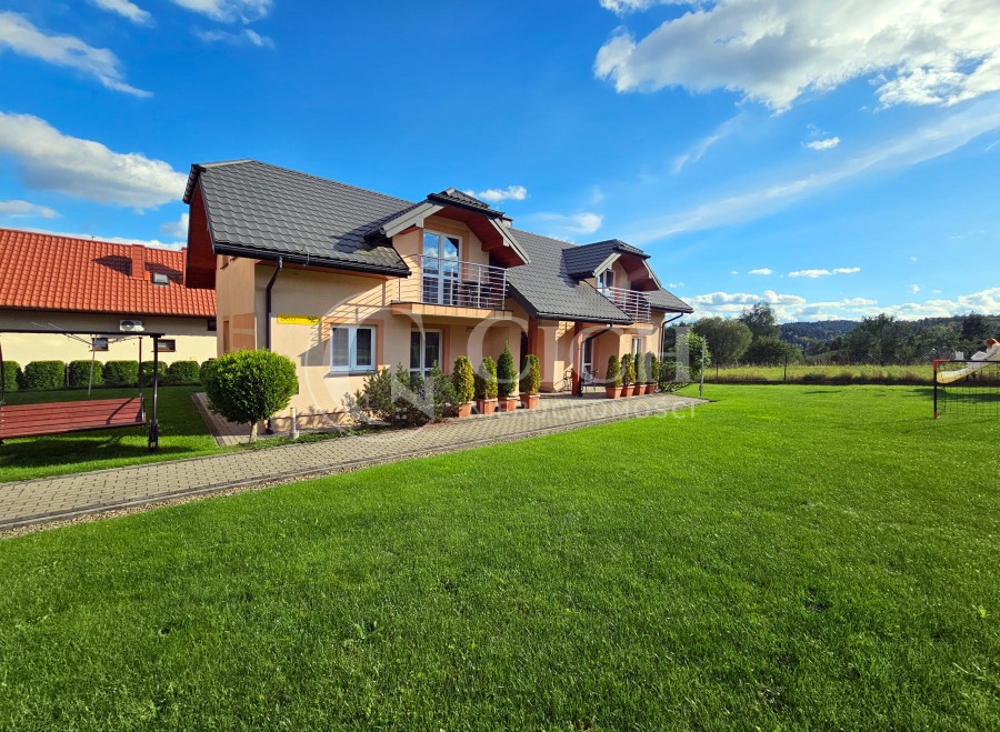 podkarpackie, leski, Solina, Polańczyk, Dworska, Prosperujący pensjonat w Polańczyku