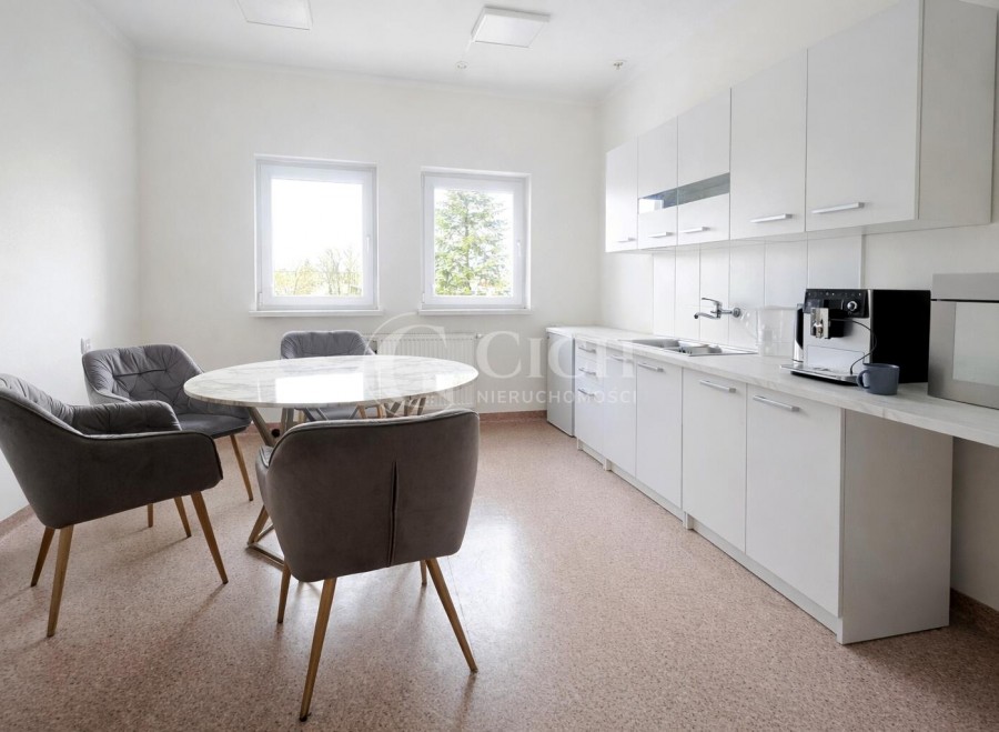 małopolskie, Tarn&oacute;w, Torowa, Lokal biurowy 77,68 m&sup2; | 3 pokoje | Parking | Tarn&oacute;w &ndash; ul. Torowa